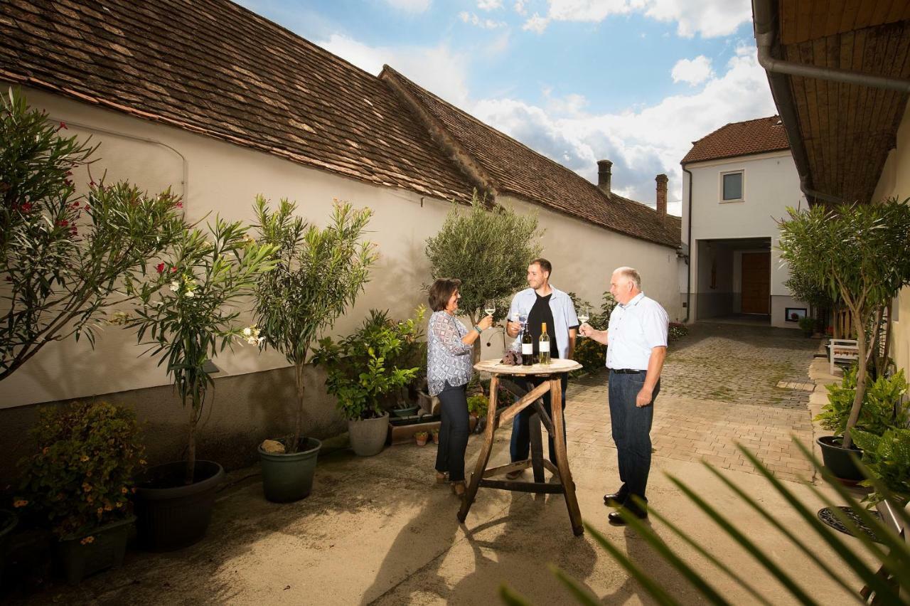 Weingut Familie Krell Hotel Mitterretzbach Kültér fotó