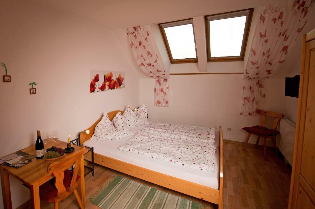 Weingut Familie Krell Hotel Mitterretzbach Kültér fotó